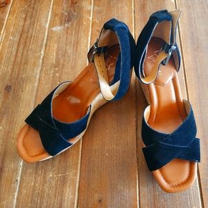 Crown Vintage Black Wedges